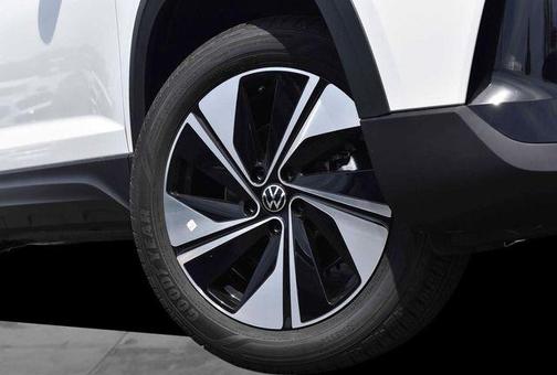 Pure White 2026 Volkswagen Taos 1.5T SE