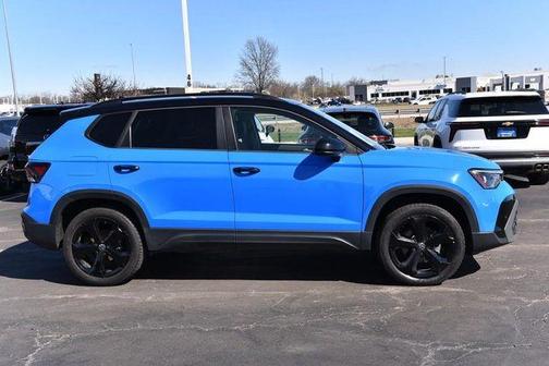 Cornflower Blue W/Black Roof 2025 Volkswagen Taos 1.5T SE Black