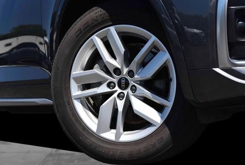 Daytona Gray Pearl Effect 2023 Audi Q5 45 S line quattro Premium