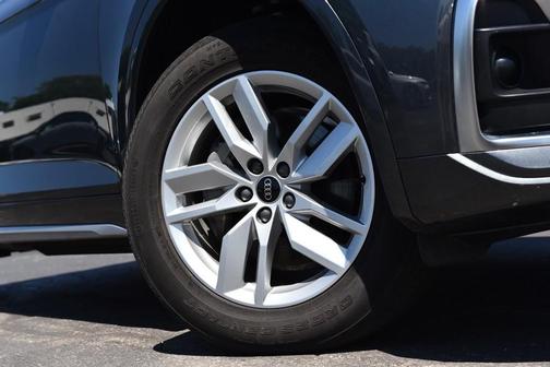 Daytona Gray Pearl Effect 2023 Audi Q5 45 S line quattro Premium
