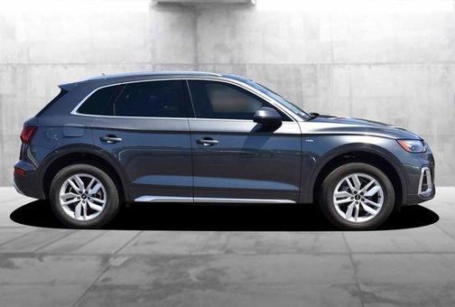 Daytona Gray Pearl Effect 2023 Audi Q5 45 S line quattro Premium