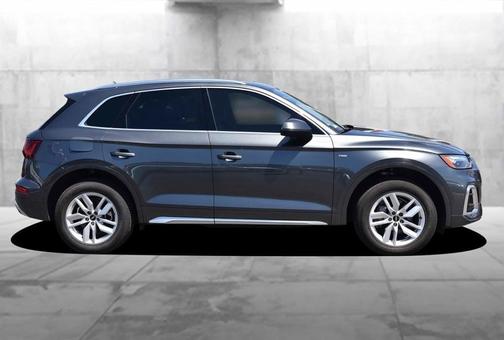 Daytona Gray Pearl Effect 2023 Audi Q5 45 S line quattro Premium