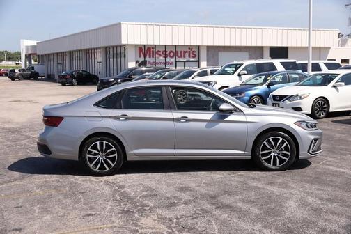 Pyrite Silver Metallic 2025 Volkswagen Jetta 1.5T SE