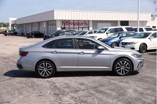 Pyrite Silver Metallic 2025 Volkswagen Jetta 1.5T SE