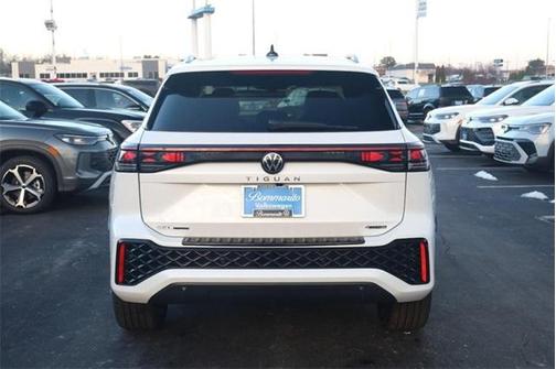 2026 Volkswagen Tiguan 2.0T SEL R-Line