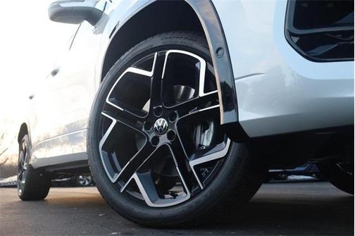 2026 Volkswagen Tiguan 2.0T SEL R-Line