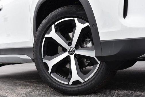 Pure White 2026 Volkswagen Tiguan 2.0T SE