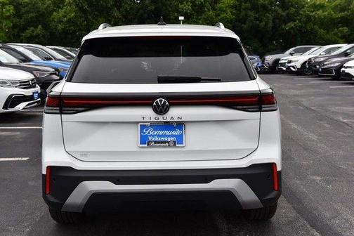 Pure White 2026 Volkswagen Tiguan 2.0T SE