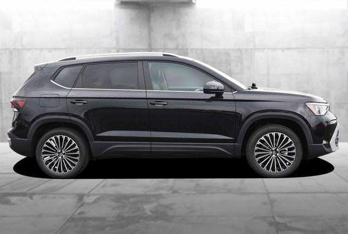 Deep Black Pearl 2026 Volkswagen Taos 1.5T SE