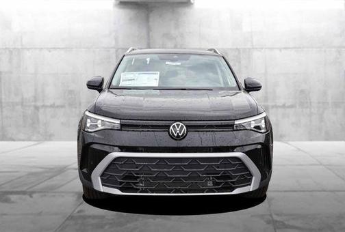 Deep Black Pearl 2026 Volkswagen Taos 1.5T SE