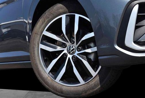 Platinum Gray Metallic 2025 Volkswagen Jetta 1.5T SE