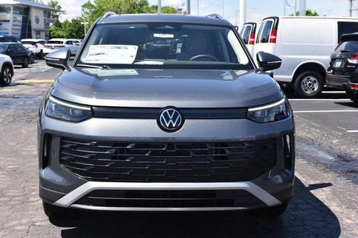 Platinum 2026 Volkswagen Tiguan 2.0T SE