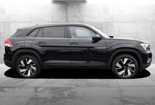 Deep Black Pearl Effect 2025 Volkswagen Atlas Cross Sport 2.0T SE w/Technology