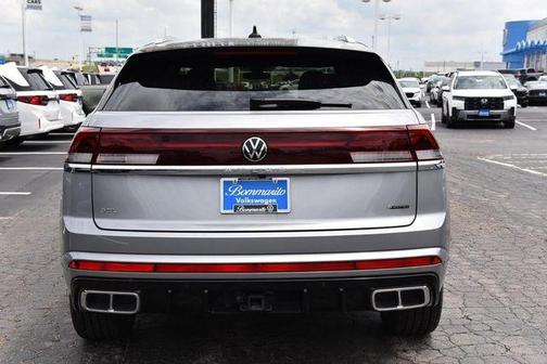 Silver Bird Metallic 2024 Volkswagen Atlas Cross Sport 2.0T SEL Premium R-Line
