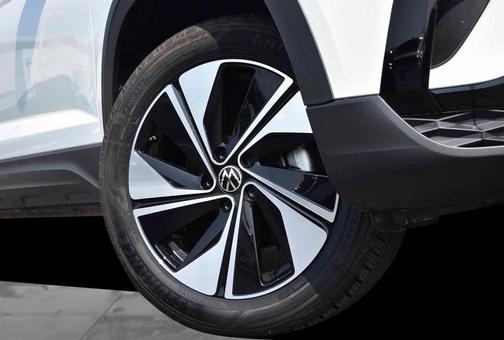 2024 Volkswagen Taos SE 4MOTION