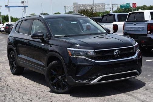 Deep Black Pearl Effect 2023 Volkswagen Taos 1.5T SE