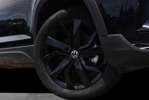 Deep Black Pearl Effect 2023 Volkswagen Taos 1.5T SE