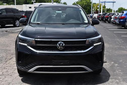 Deep Black Pearl Effect 2023 Volkswagen Taos 1.5T SE