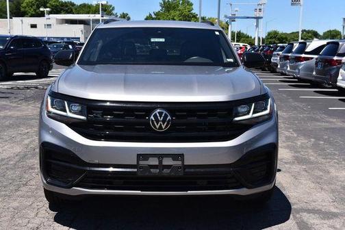 Pyrite Silver Metallic 2023 Volkswagen Atlas Cross Sport 3.6 V6 SEL R-Line Black
