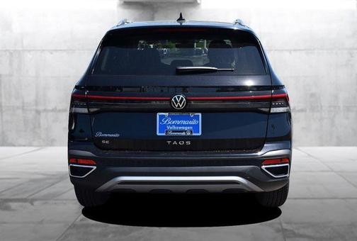 Deep Black Pearl 2026 Volkswagen Taos 1.5T SE