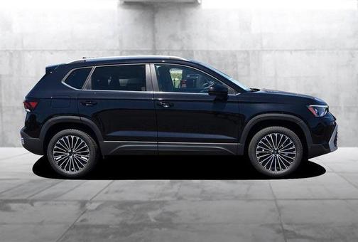 Deep Black Pearl 2026 Volkswagen Taos 1.5T SE