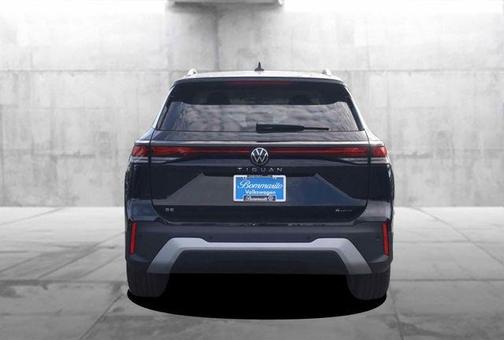 Deep Black Pearl Effect 2026 Volkswagen Tiguan 2.0T SE