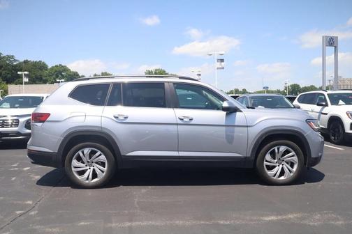 Pyrite Silver Metallic 2023 Volkswagen Atlas 3.6L SE w/Technology