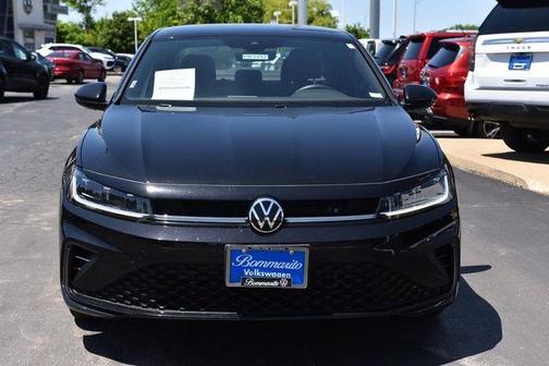 Deep Black Pearl Effect 2025 Volkswagen Jetta 1.5T Sport