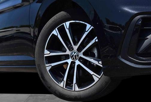 Deep Black Pearl Effect 2025 Volkswagen Jetta 1.5T Sport