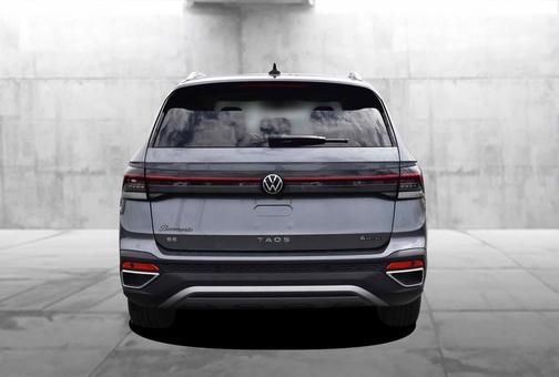 Platinum Gray Metallic 2025 Volkswagen Taos 1.5T SE
