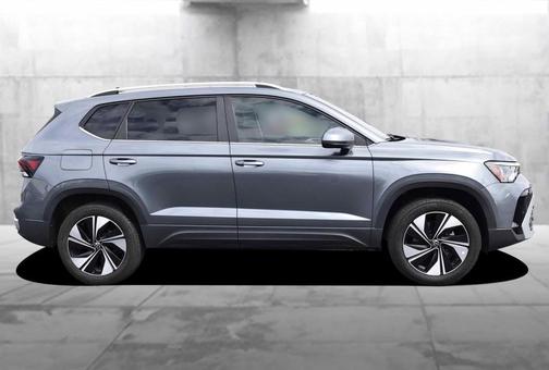 Platinum Gray Metallic 2025 Volkswagen Taos 1.5T SE