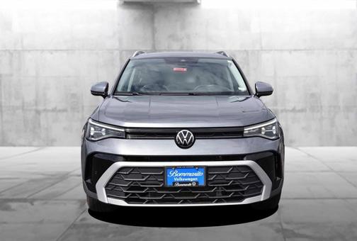 Platinum Gray Metallic 2025 Volkswagen Taos 1.5T SE
