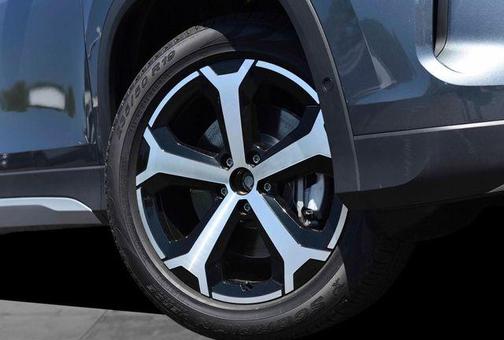 Platinum Gray Metallic 2026 Volkswagen Tiguan 2.0T SE