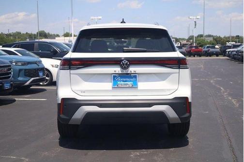Pure White 2026 Volkswagen Tiguan 2.0T SE