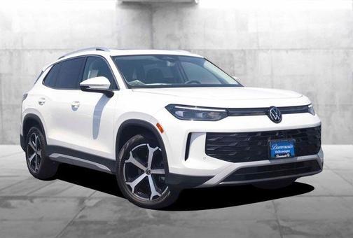 Pure White 2026 Volkswagen Tiguan 2.0T SE