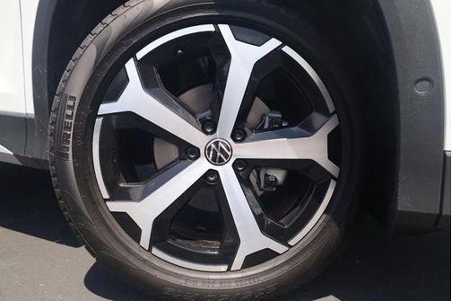 Pure White 2026 Volkswagen Tiguan 2.0T SE