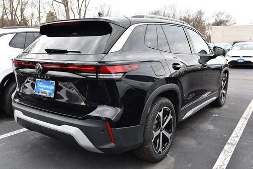 Deep Black Pearl Effect 2026 Volkswagen Tiguan 2.0T SE