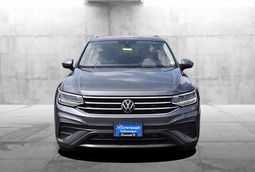 Platinum Gray Metallic 2024 Volkswagen Tiguan 2.0T SE