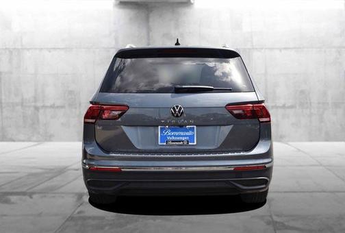 Platinum Gray Metallic 2024 Volkswagen Tiguan 2.0T SE