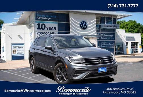 Platinum Gray Metallic 2024 Volkswagen Tiguan 2.0T SE