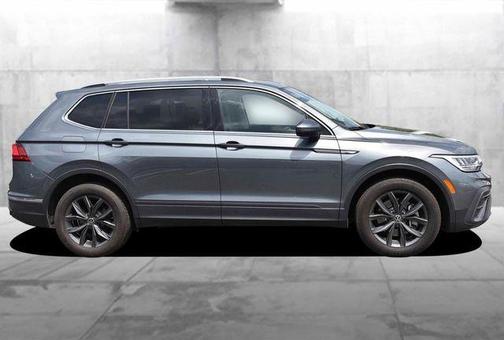 Platinum Gray Metallic 2024 Volkswagen Tiguan 2.0T SE