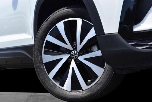 Pure White 2023 Volkswagen Taos 1.5T SE