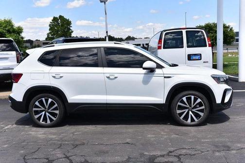 Pure White 2023 Volkswagen Taos 1.5T SE