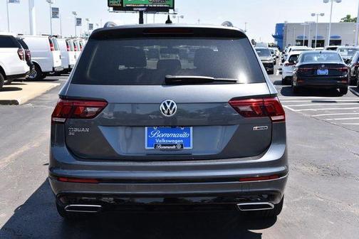 Platinum Gray Metallic 2021 Volkswagen Tiguan 2.0T SE R-Line Black