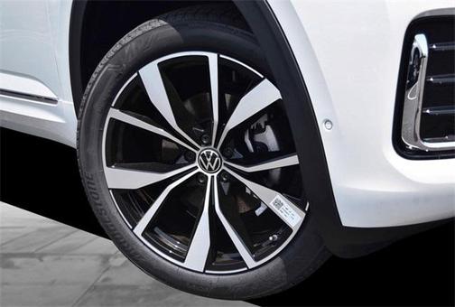 2025 Volkswagen Atlas 2.0T SEL Premium R-Line