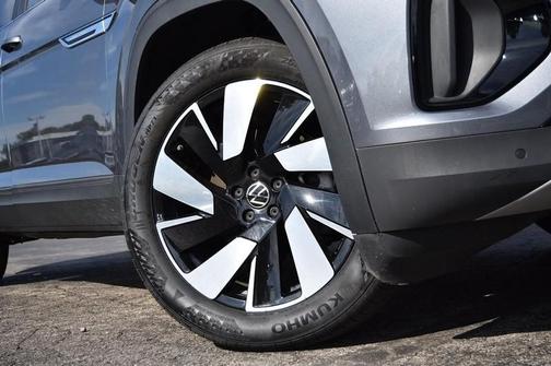 2025 Volkswagen Atlas Cross Sport 2.0T SE w/Technology 4MOTION