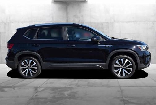 Deep Black Pearl Effect 2023 Volkswagen Taos 1.5T SE