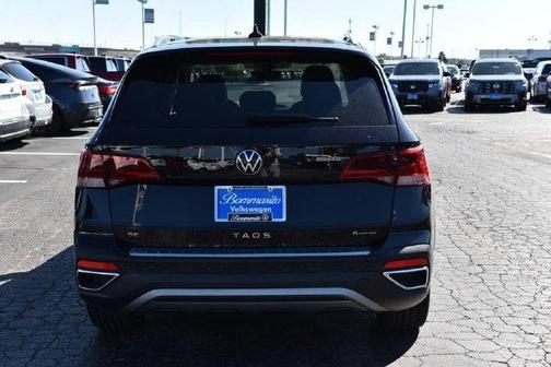Deep Black Pearl Effect 2023 Volkswagen Taos 1.5T SE