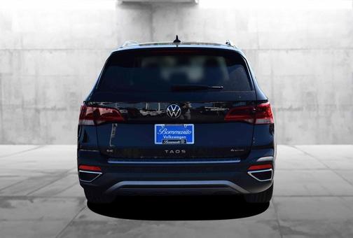 Deep Black Pearl Effect 2023 Volkswagen Taos 1.5T SE