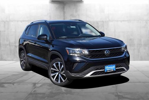 Deep Black Pearl Effect 2023 Volkswagen Taos 1.5T SE
